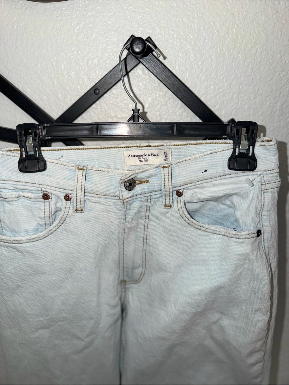 Abercrombie & Fitch The Baggy Mid Rise Jeans 25/0 Light Wash Distressed - Picture 3 of 4